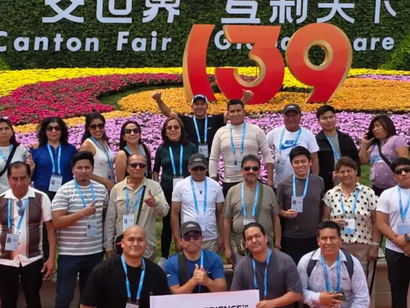 Grupo en fábrica en China